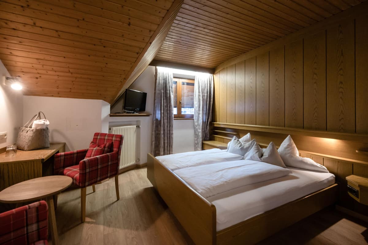 Kamar Double | Brankas, meja kerja, tempat tidur bayi gratis, dan Wi-Fi gratis
