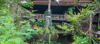 Bong Thom Home Stay