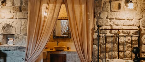 Ducha, cabezal de ducha con hidromasaje, artículos de tocador gratuitos