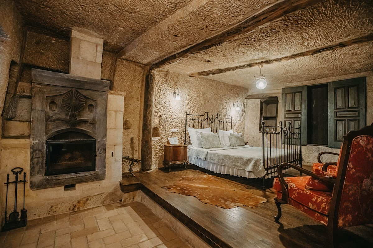 Splendid Cave Suite | Bộ đồ giường cao cấp, két bảo mật tại phòng, trang trí khác biệt