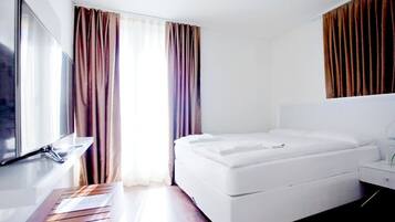 Apartment | Individually furnished, desk, blackout drapes, iron/ironing board