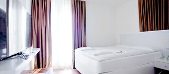 Suite Apartments by Livingdowntown