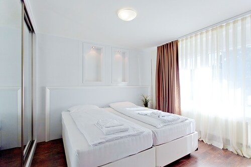 Suite Apartments by Livingdowntown