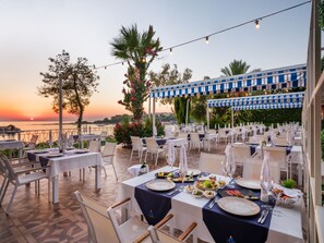 4 restauranter; severer morgenmad og lokale og internationale retter