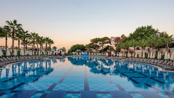 Indoor pool, 3 outdoor pools, pool umbrellas, pool loungers
