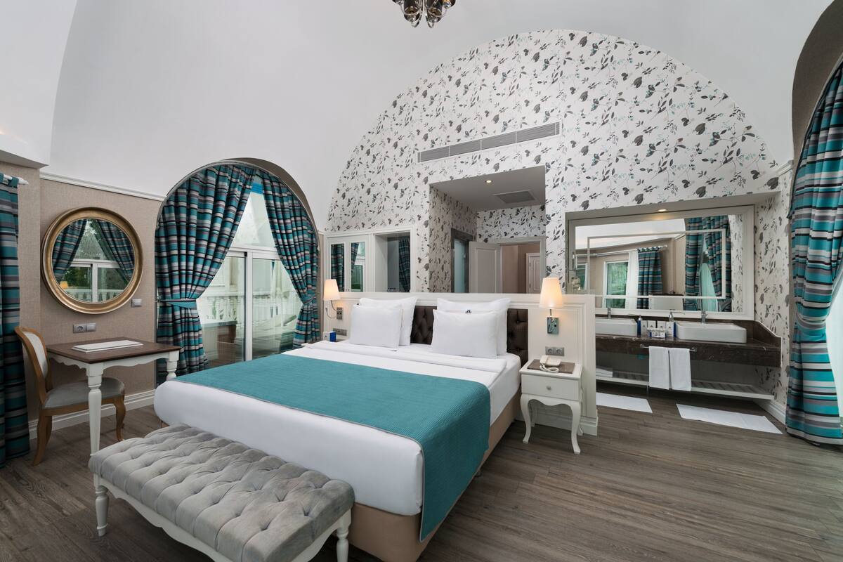 Platinum Villa Suite | Premium bedding, minibar (free items), in-room safe, desk
