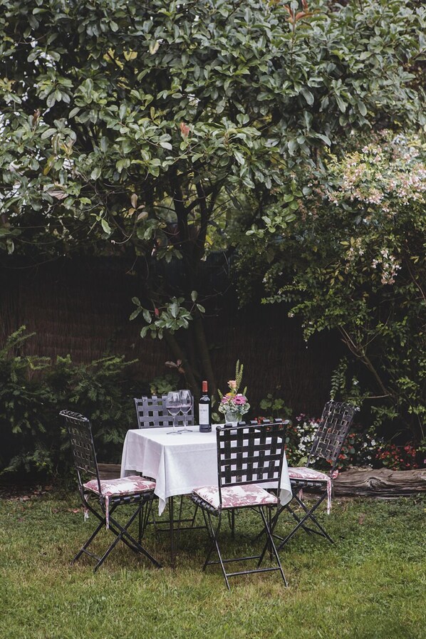 تقديم الغداء والعشاء، الأطباق الإقليمية