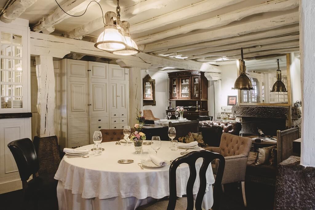 Déjeuner et dîner servis sur place, spécialités Cuisine régionale