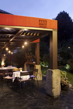 Déjeuner et dîner servis sur place