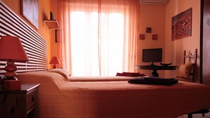 Rollaway beds (surcharge), WiFi (free) - Why Not Bed & Breakfast (Naples)