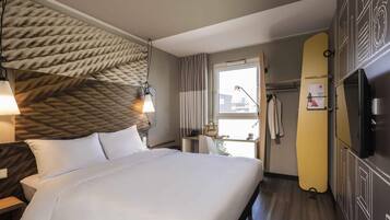 Habitación, 1 cama doble | Ropa de cama hipoalergénica, caja fuerte, escritorio