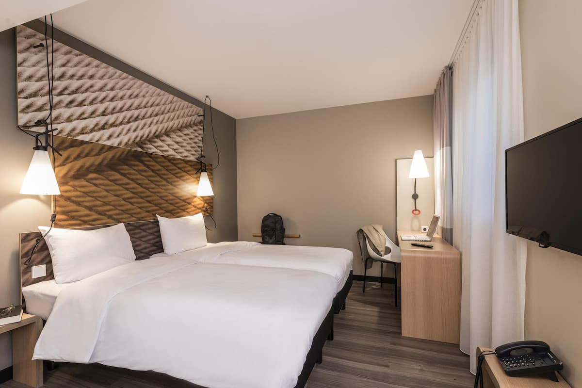 Room, 2 Twin Beds | Hypo-allergenic bedding, in-room safe, desk, soundproofing