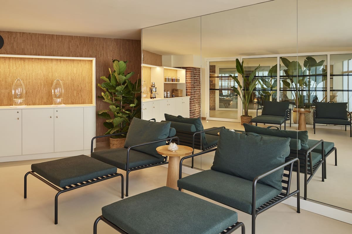 couples treatment room(s), sauna, hot tub, steam room