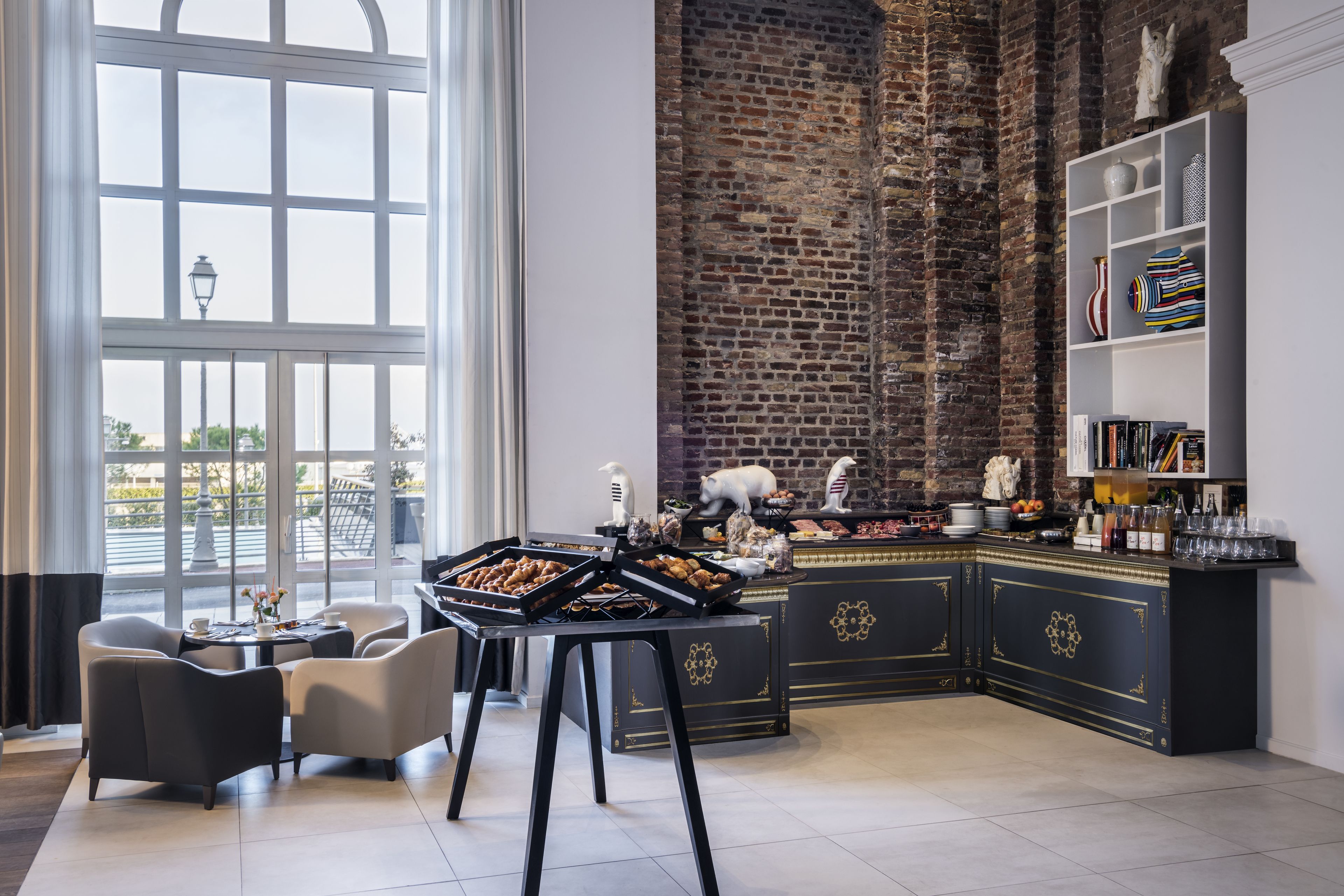 daily buffet breakfast (eur 32 per person)