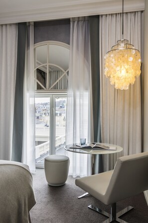 高級寢具、舒適加層、迷你吧、客房內保險箱