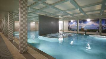Una piscina techada