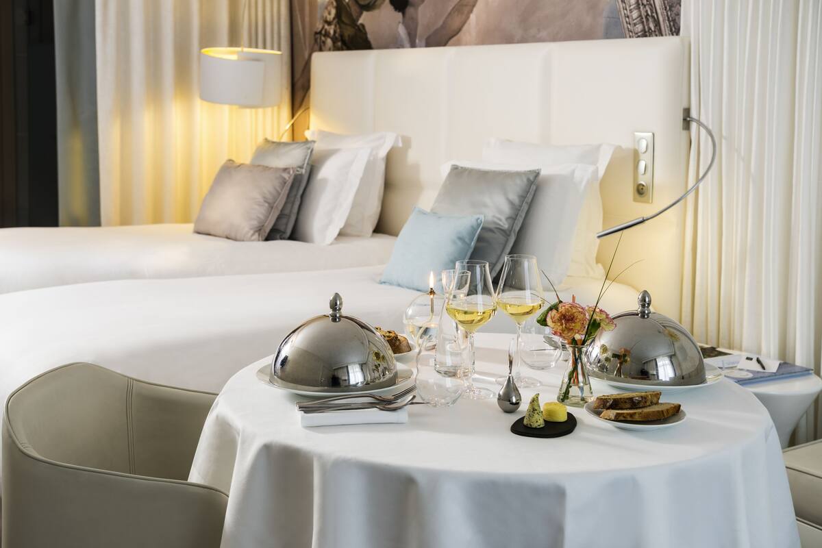 슈피리어룸, 마당 전망 (1 Queen-Size Bed or 2 Single Beds) | 1 개의 침실, 고급 침구, 필로우탑 침대, 미니바