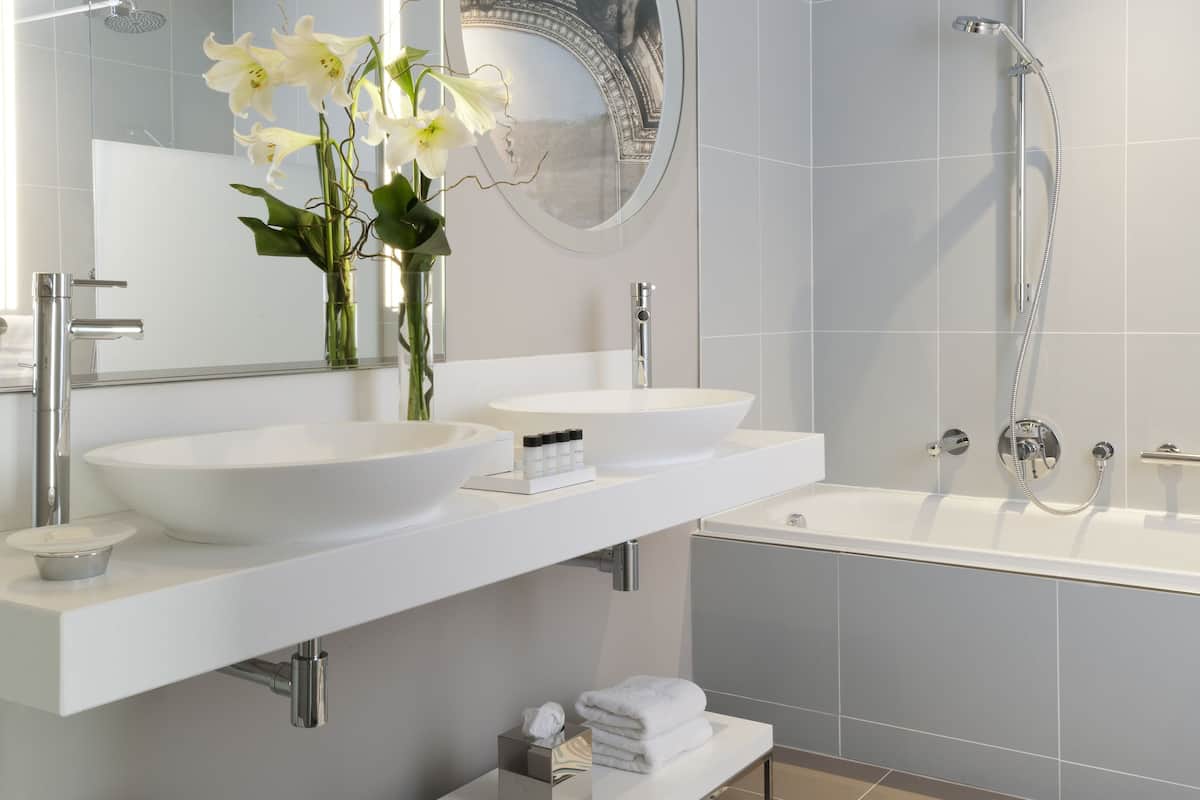 1 bedroom, premium bedding, pillow-top beds, minibar