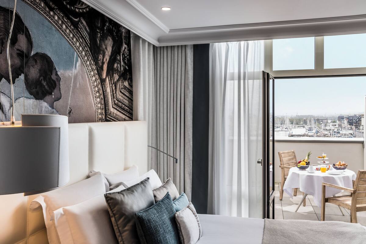 1 bedroom, premium bedding, pillow-top beds, minibar