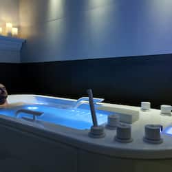 Couples treatment room(s), sauna, hot tub, steam room