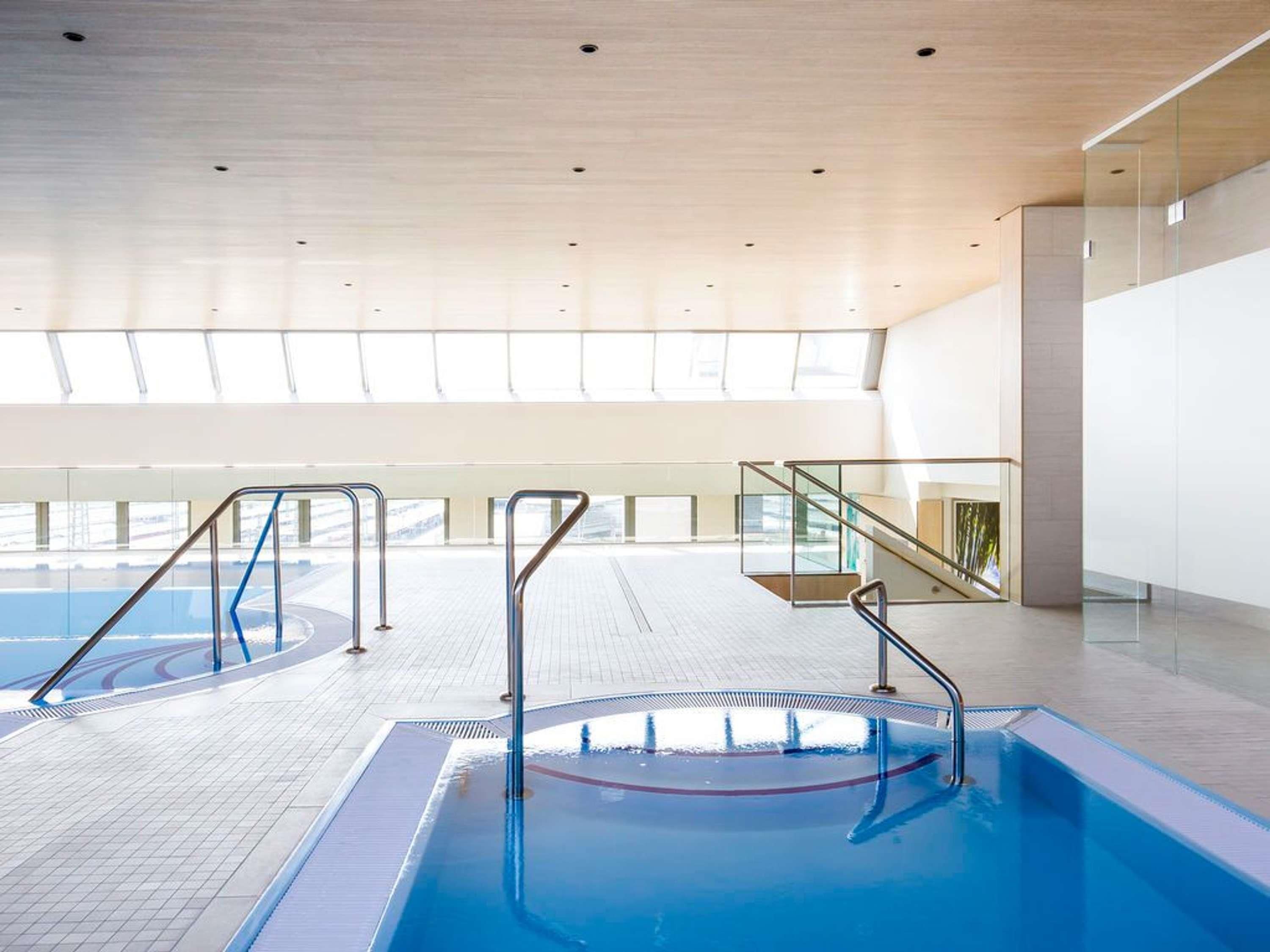 2 indoor pools, sun loungers
