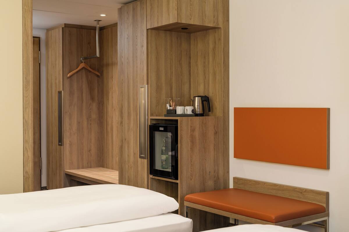 standard twin room, 2 single beds | hypo-allergenic bedding, minibar, in-room safe, desk