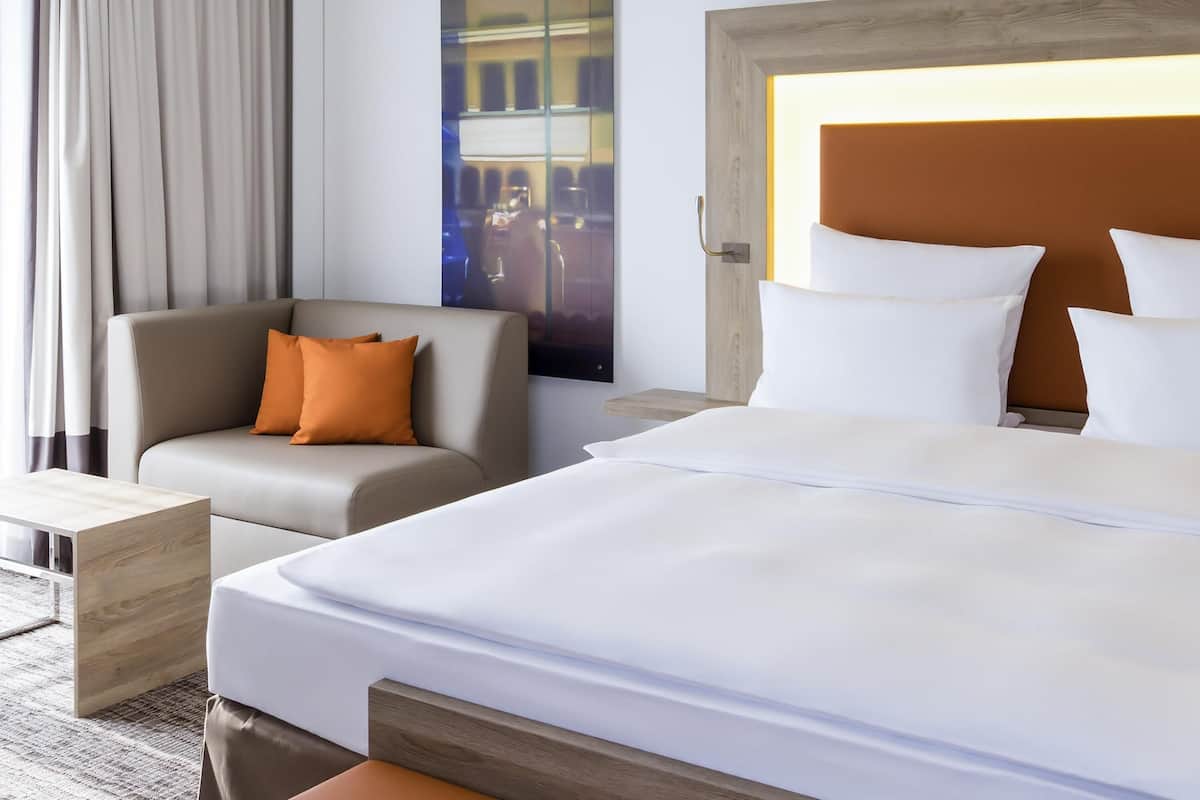 Hypo-allergenic bedding, minibar, in-room safe, desk