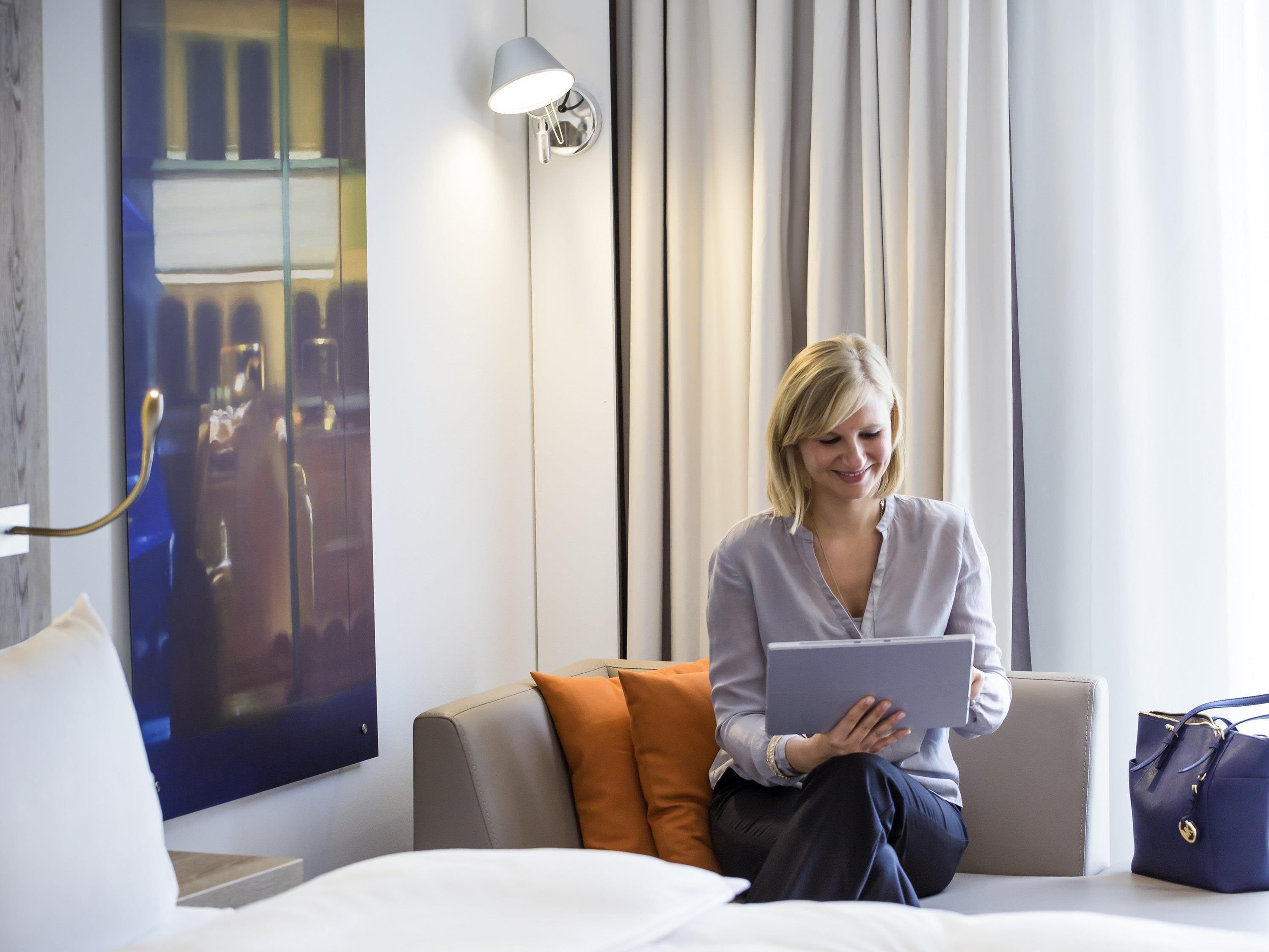 Habitación estándar, 1 cama de matrimonio con sofá cama | Ropa de cama hipoalergénica, minibar, caja fuerte y escritorio