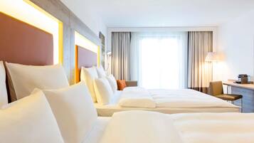 Executive-Zimmer, 2 Doppelbetten | Allergikerbettwaren, Minibar, Zimmersafe, Schreibtisch