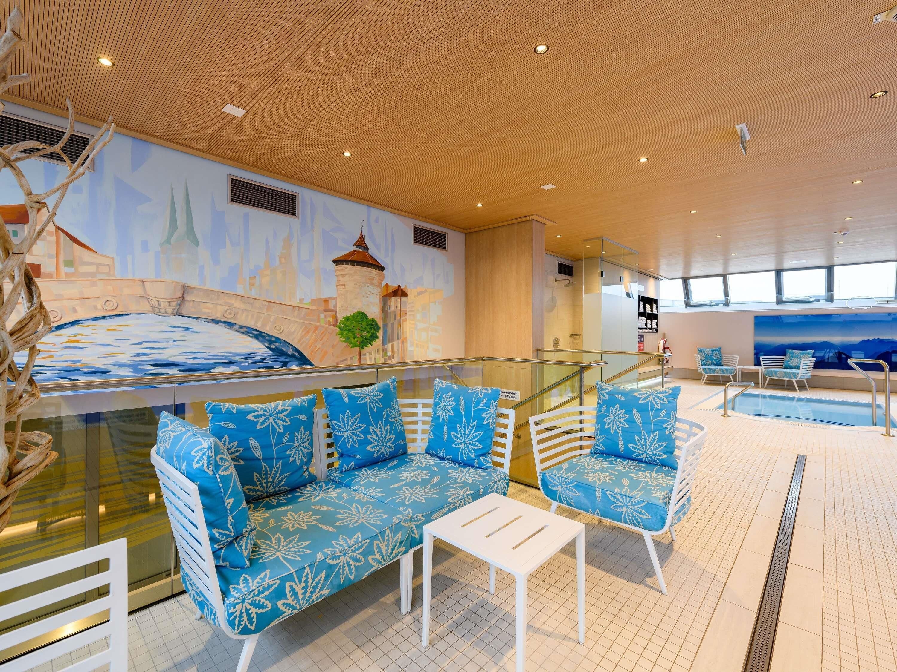 2 Innenpools, Liegestühle