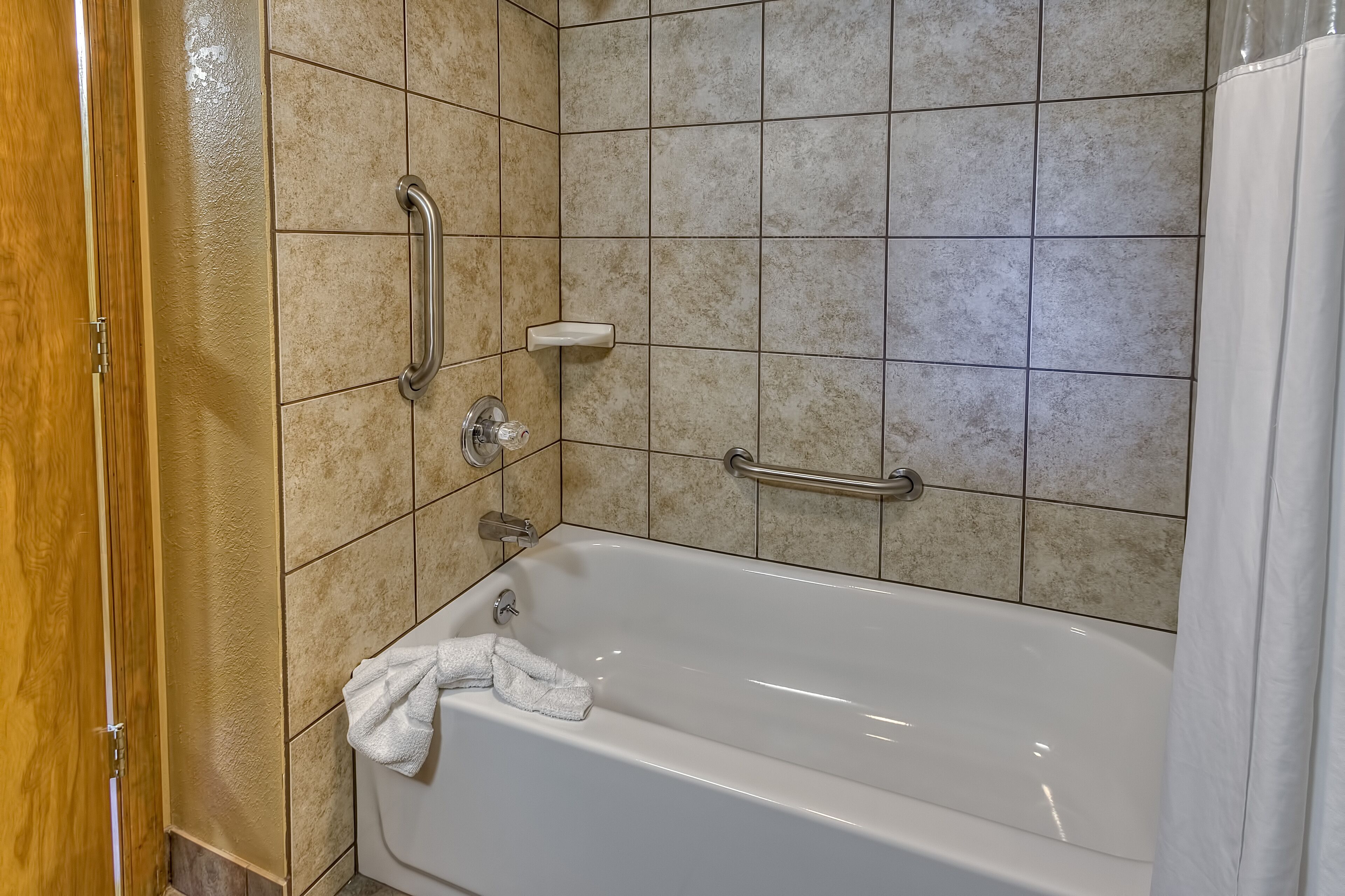 deluxe room, 2 queen beds, pool view | bathroom | combined shower/bathtub, free toiletries, hair dryer, towels