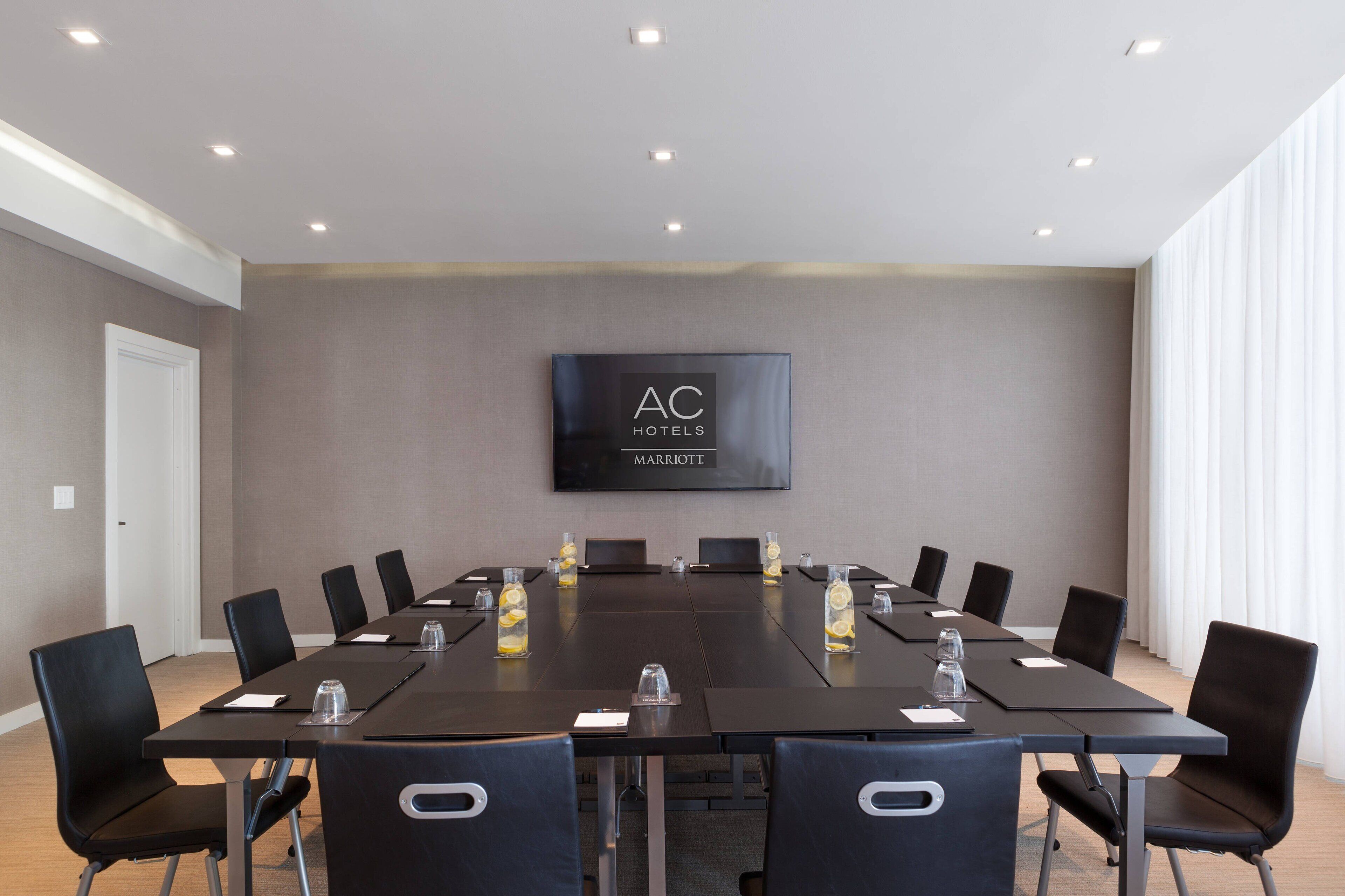 tapas bar, poolside views, open daily