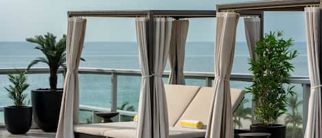 Outdoor pool, pool cabanas (surcharge), pool umbrellas