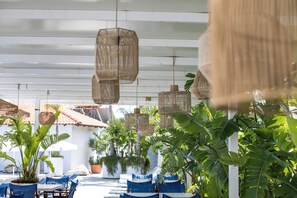 Een seizoensgebonden buitenzwembad