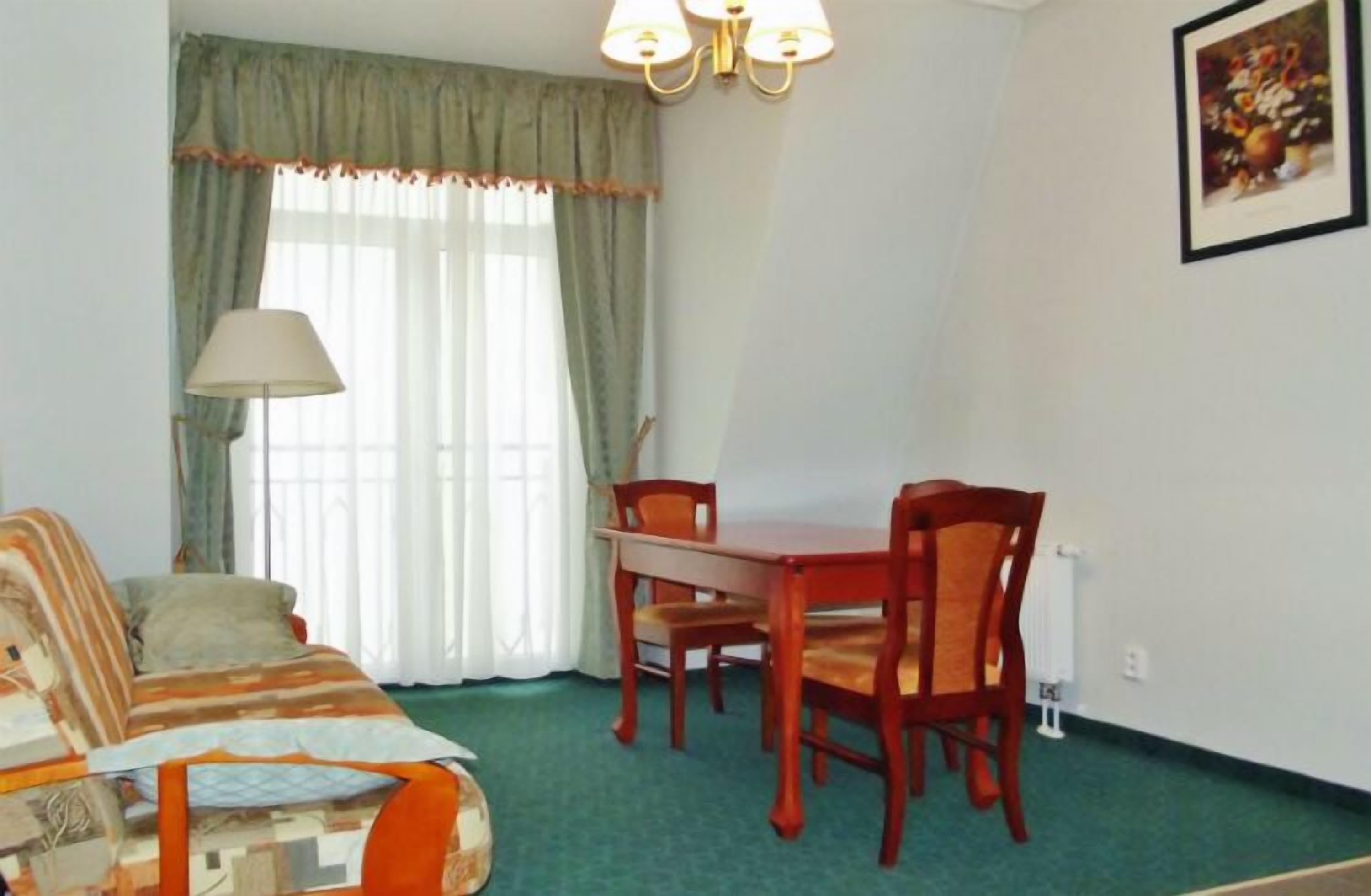 apartment | in-room safe, desk, blackout curtains, free wifi