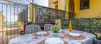 Hanging Garden with Air Conditioning