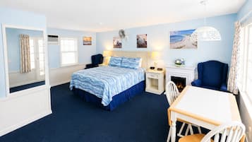 Classic Room, 1 King Bed, Fireplace | Soundproofing, iron/ironing board, cribs (surcharge)