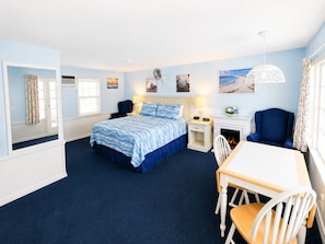 Classic Room, 1 King Bed, Fireplace