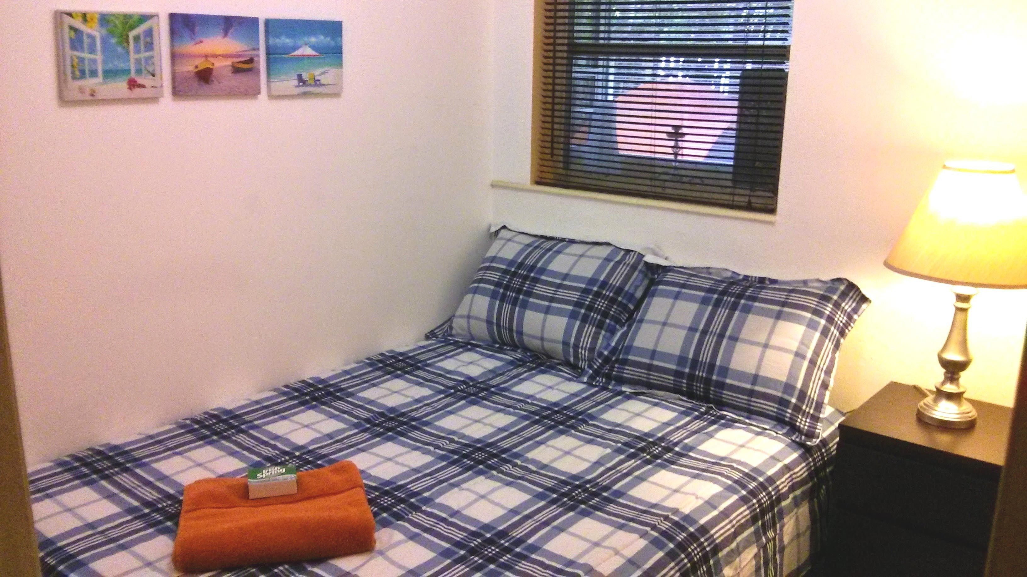 룸, 퀸사이즈침대 1개, 공용 욕실