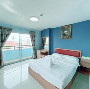 Minibar, free WiFi, bed sheets