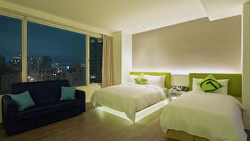 Chambre Triple Standard, plusieurs lits | Couette en duvet d'oie, bureau, chambres insonorisées