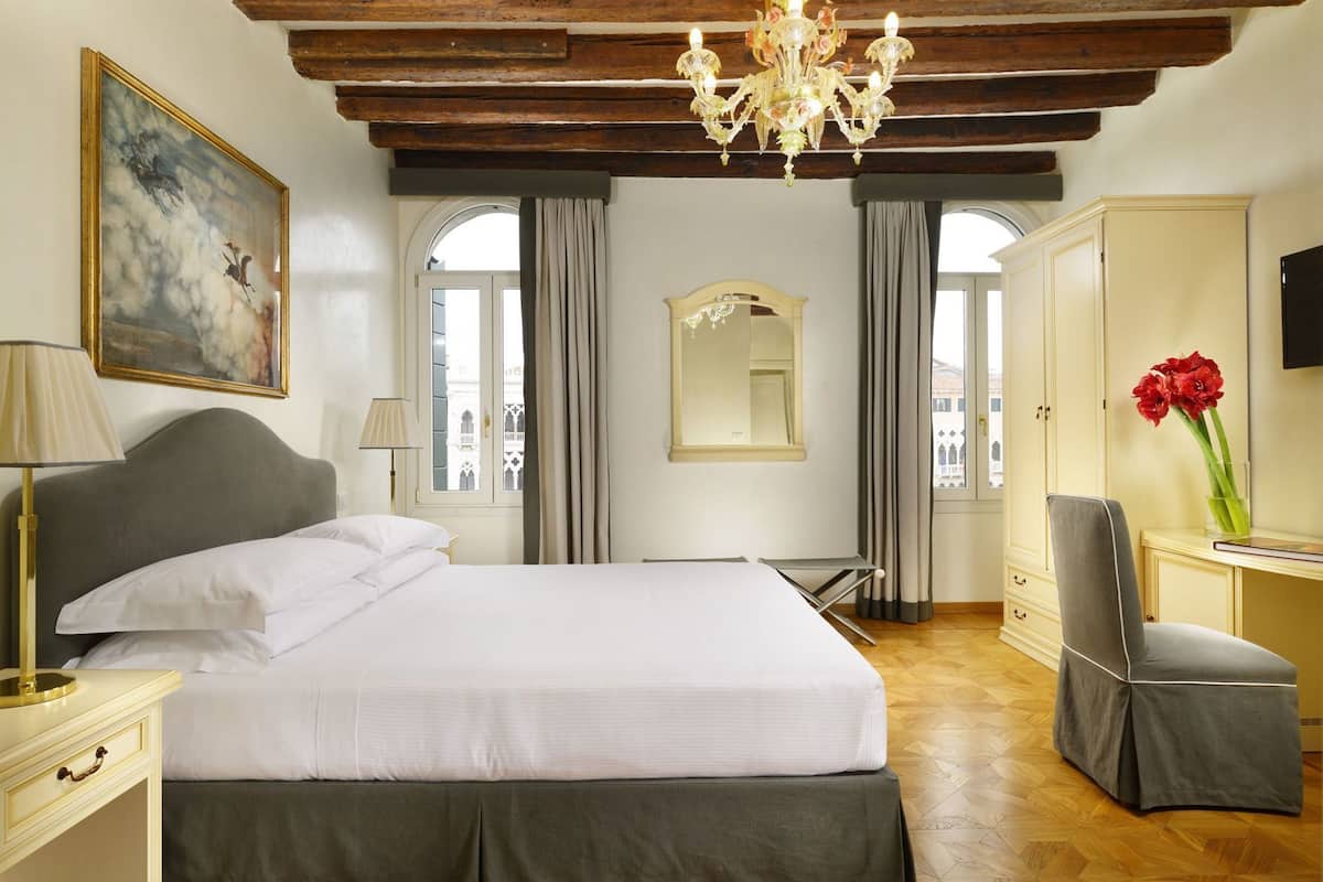 Premium bedding, minibar, in-room safe, desk