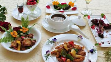 Breakfast, lunch, dinner served; Chinese cuisine