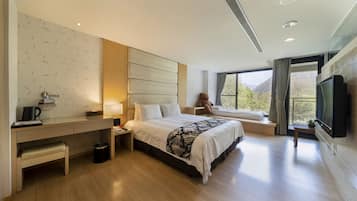 Maple - Double Room | Premium bedding, down comforters, in-room safe, desk