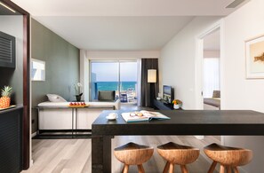 Executive Suite, Balcony, Pool View