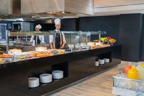 Tägliches Frühstücksbuffet gegen Gebühr