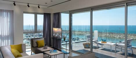 Presidential Suite | 1 bedroom, in-room safe, desk, laptop workspace