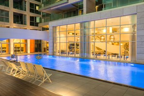 Seasonal outdoor pool, open 9 AM to 6 PM, pool loungers - Herods Herzliya (Herzliya)