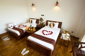 Minibar, in-room safe, desk, blackout curtains - Yadanarpon Dynasty Hotel (Mandalay)