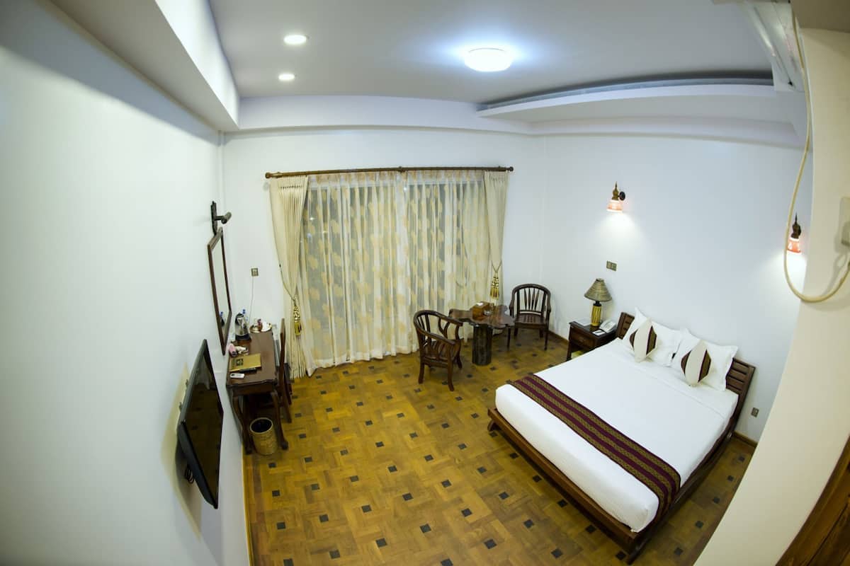 Minibar, in-room safe, desk, blackout curtains